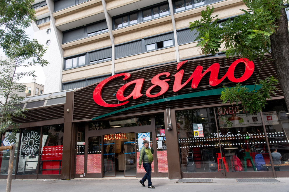 Французский ритейлер Casino продает почти все свои магазины за €1,35 млрд